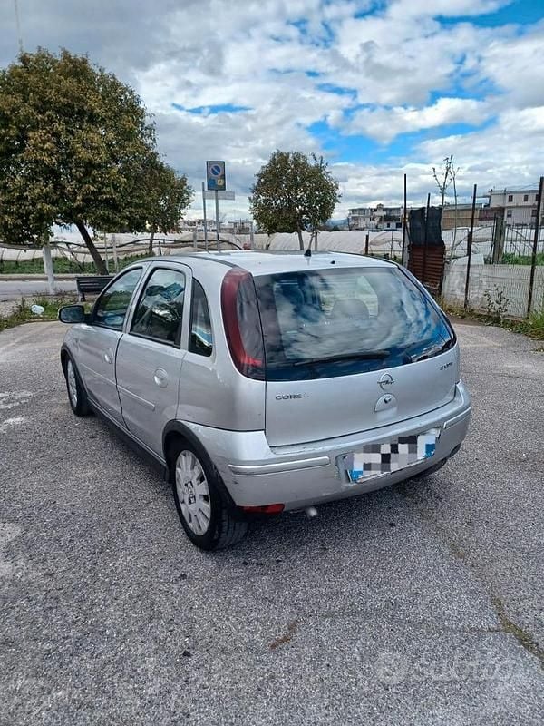 Usata Opel Corsa 69 CV (50 kW) 2005 Utilitaria