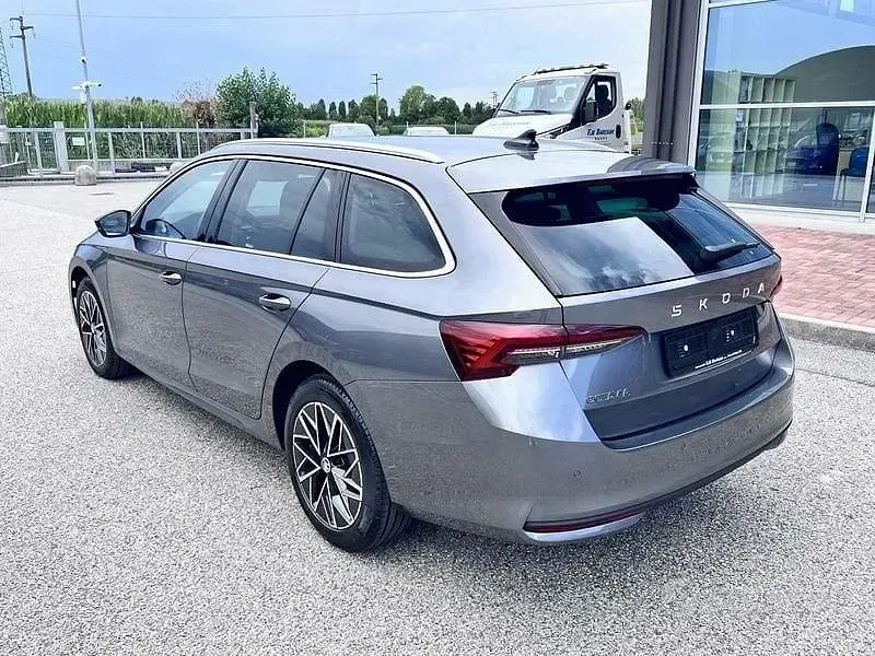 Nuova Skoda Octavia Executive 150 CV (110 kW) 2025 Grigio Station wagon