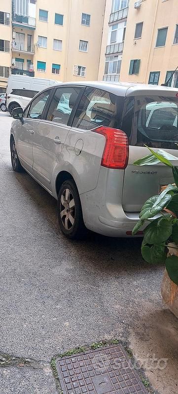 Usata Peugeot 5008 110 CV (80 kW) 2011 Grigio Monovolume