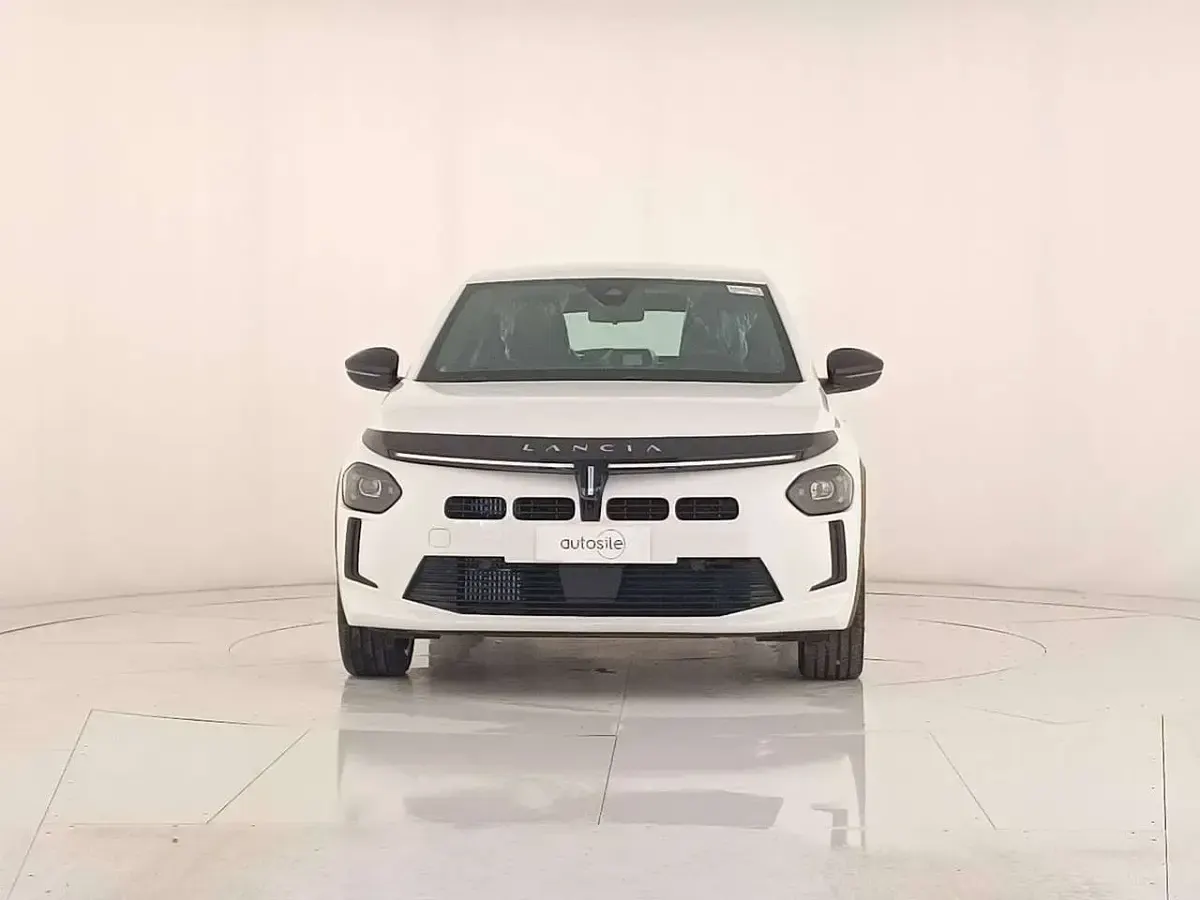 Nuova Lancia Ypsilon 110 CV (80 kW) 2025 Vernice bianco marmo Utilitaria
