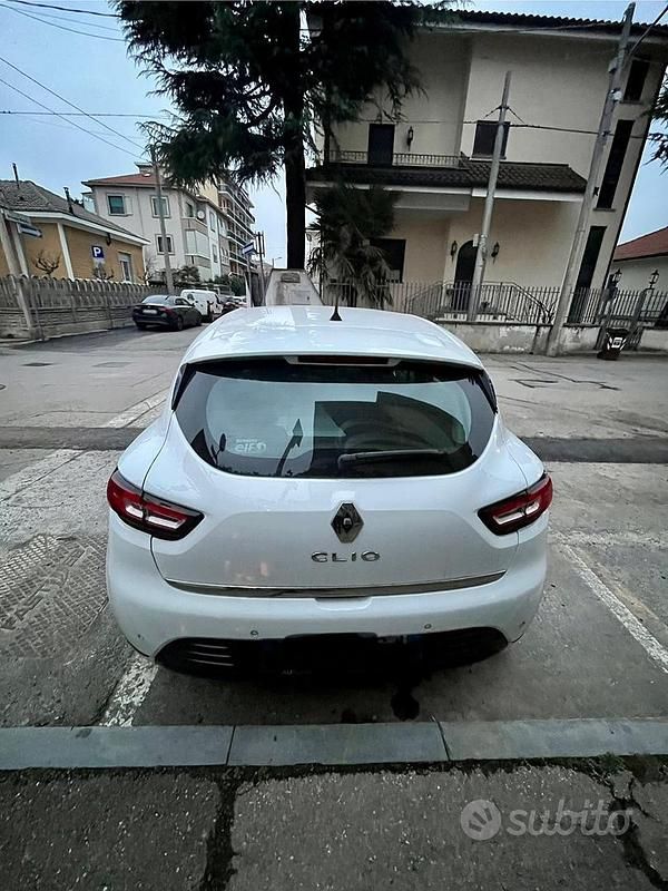 Second-hand Renault Clio IV 70 CP (51 kW) 2019 Alb Berlinǎ