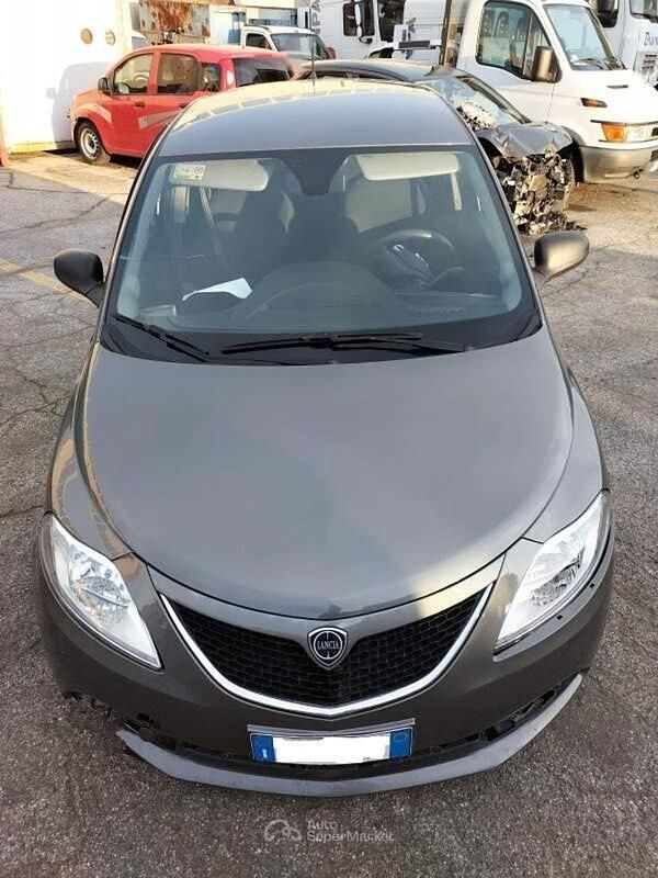 Usata Lancia Ypsilon 69 CV (50 kW) 2017 Grigio Utilitaria