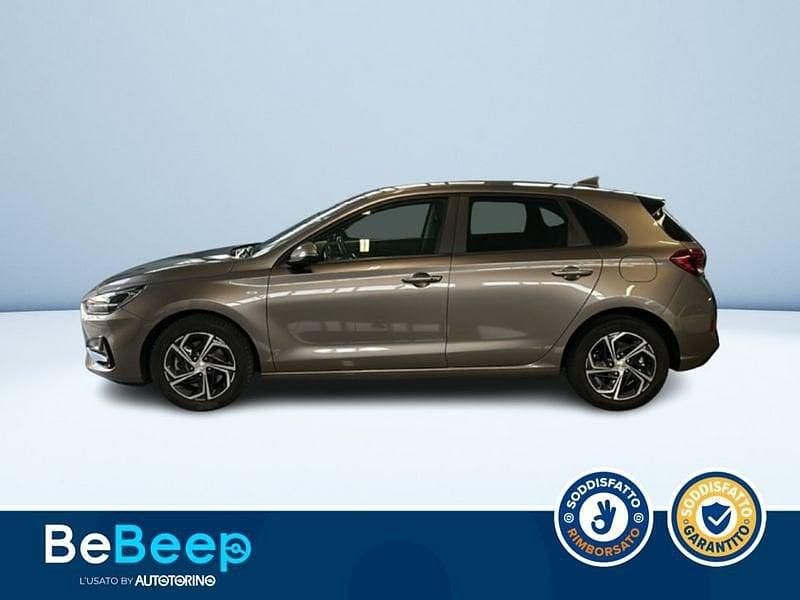 Usata Hyundai i30 Prime 120 CV (88 kW) 2021 Champagne metallizzato Berlina