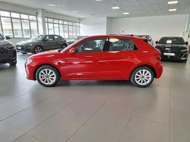 Nuova Audi A1 Sportback Business 116 CV (85 kW) 2025 Rosso progressivo metallizzato Utilitaria