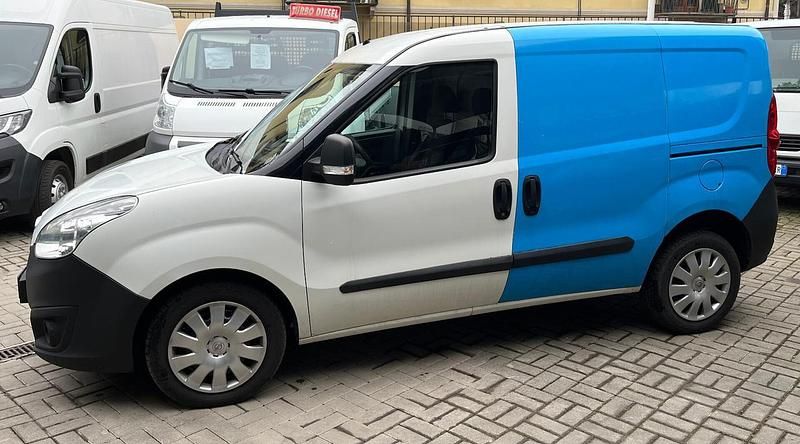 Usata Opel Combo 104 CV (76 kW) 2017 Bianco Monovolume