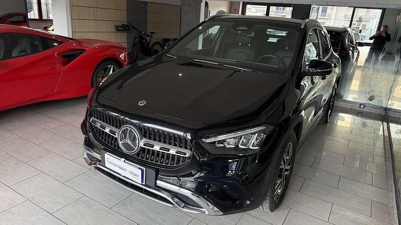 Usata Mercedes GLA180 116 CV (85 kW) 2024 Nero SUV