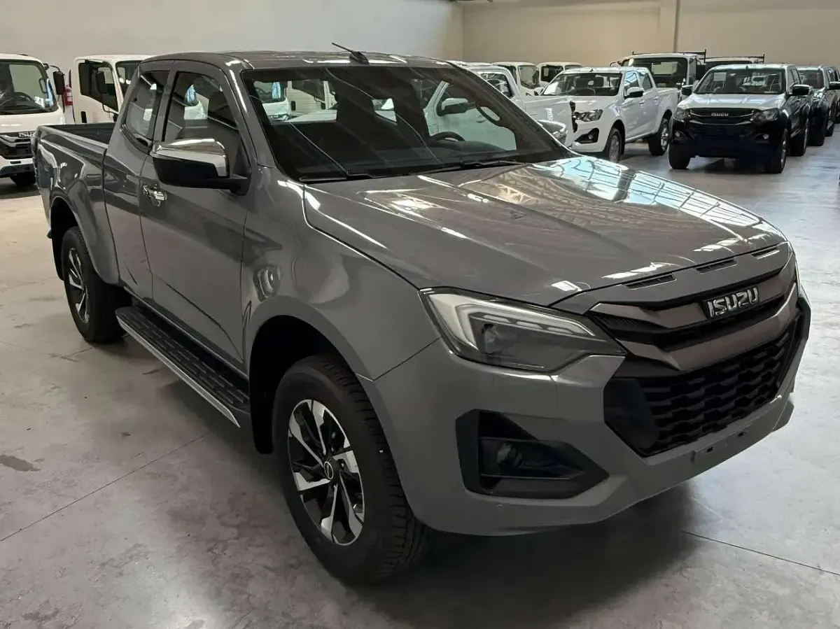 Nuova Isuzu D-Max 165 CV (121 kW) 2026 Kinabalu gray Pick-up