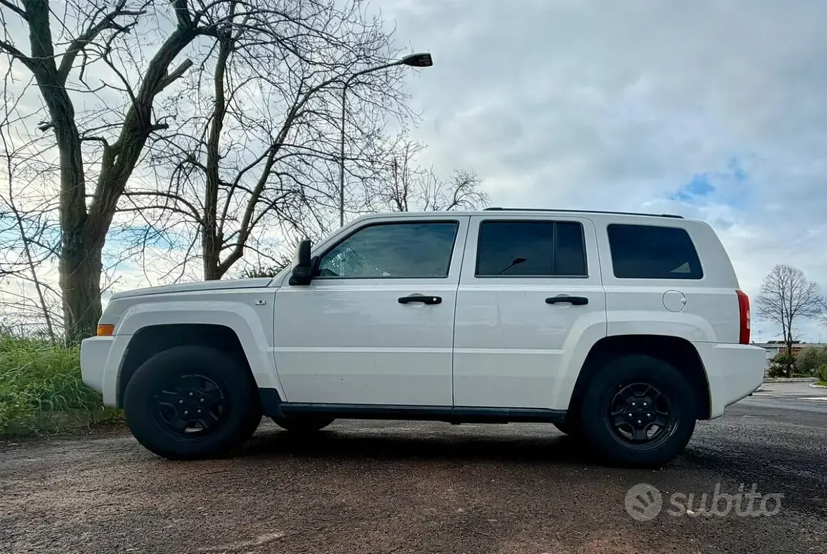 Usata Jeep Patriot Sport 170 CV (125 kW) 2008 Bianco SUV