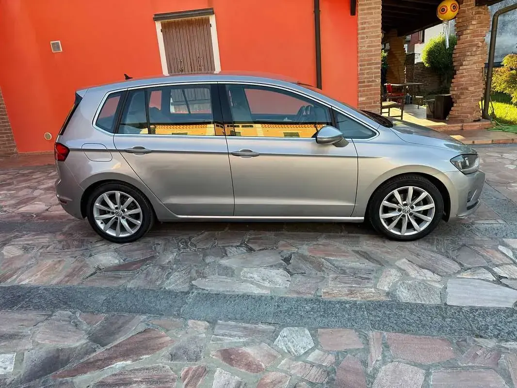 Usata VW Golf Sportsvan Highline 110 CV (80 kW) 2015 Beige Monovolume
