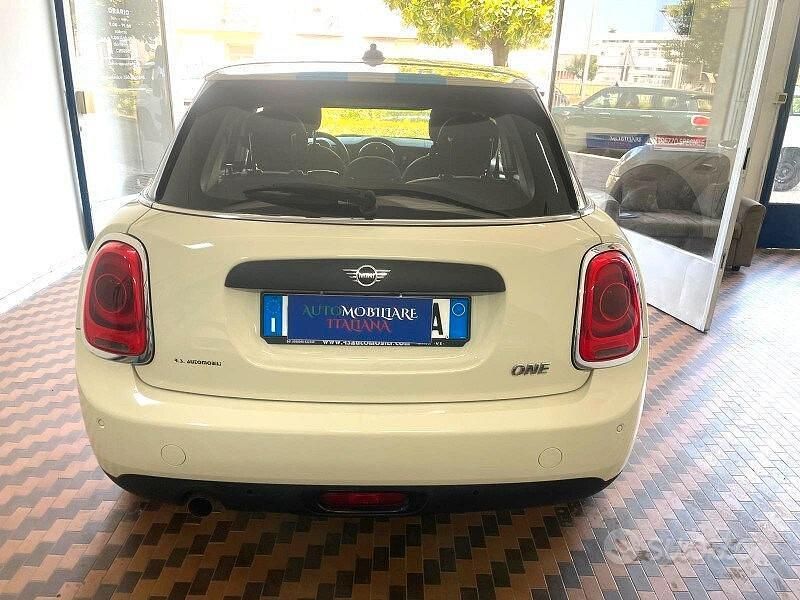 Usata Mini ONE 75 CV (55 kW) 2019 Bianco Utilitaria