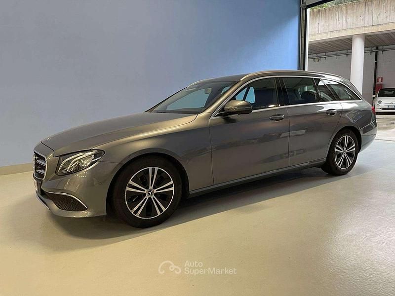 Begagnad Mercedes E200 Premium 200 HK (147 kW) 2021 Grå Sedan