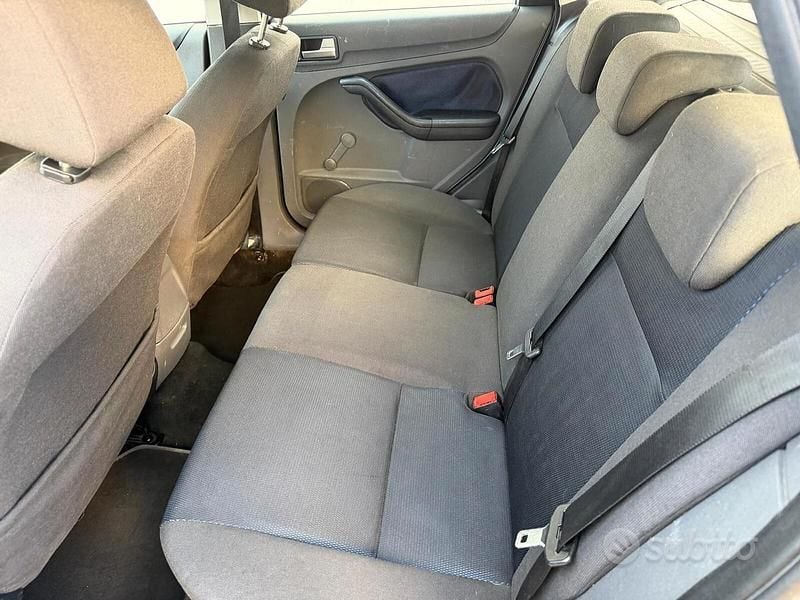 Usata Ford Focus S 90 CV (66 kW) 2007 Blu Station wagon
