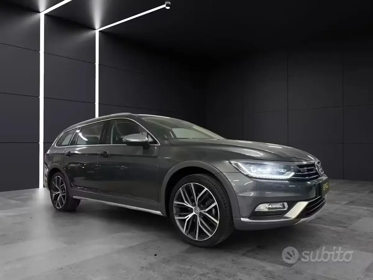 Usata VW Passat 190 CV (139 kW) 2017 Grigio Station wagon