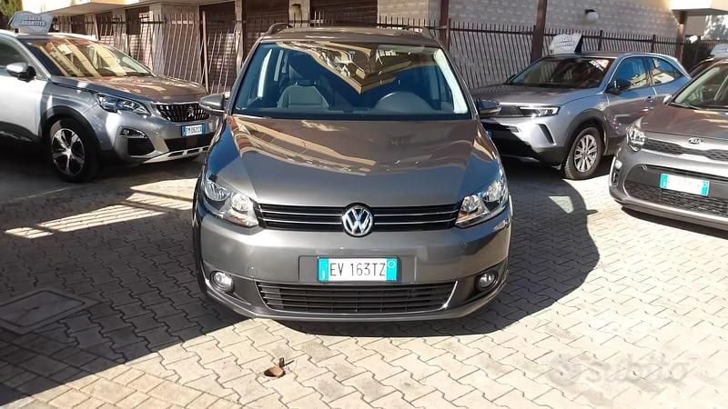 Usata VW Touran Comfortline 105 CV (77 kW) 2014 Grigio Monovolume