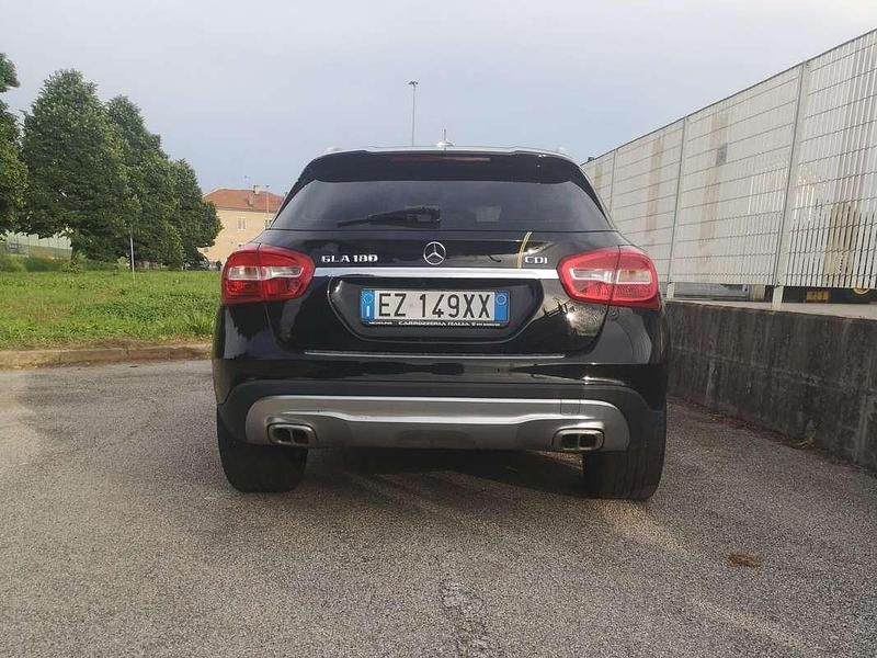 Usata Mercedes GLA180 109 CV (80 kW) 2015 Nero SUV