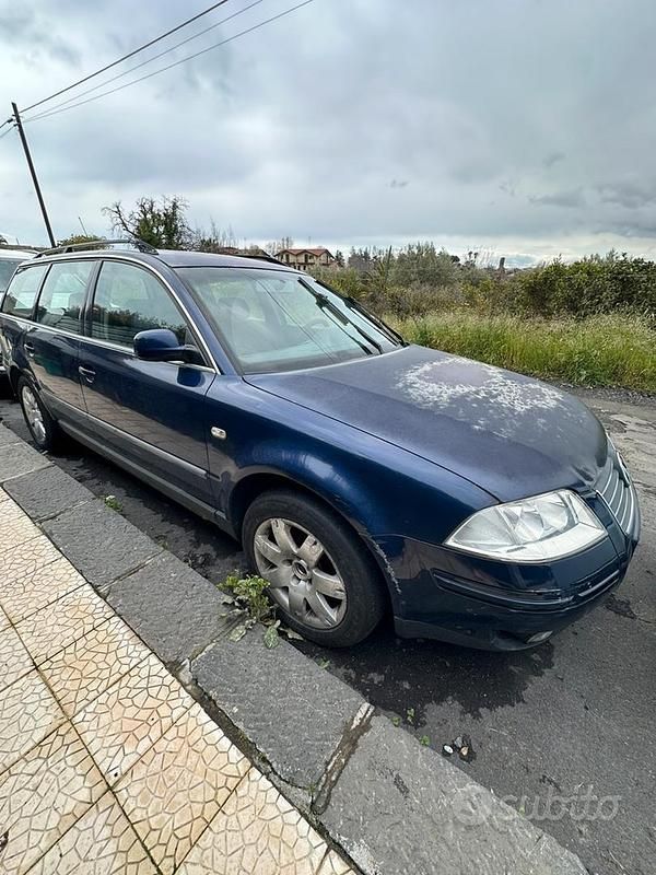 Usata VW Passat 130 CV (95 kW) 2002 Blu Station wagon