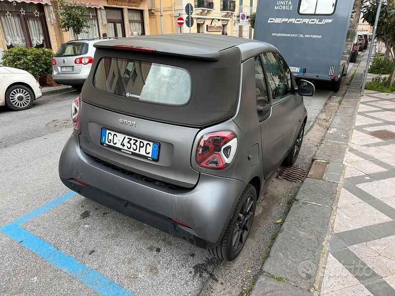 Usata Smart ForTwo Electric Drive 60 kW (82 CV) 2021 Grigio Cabrio