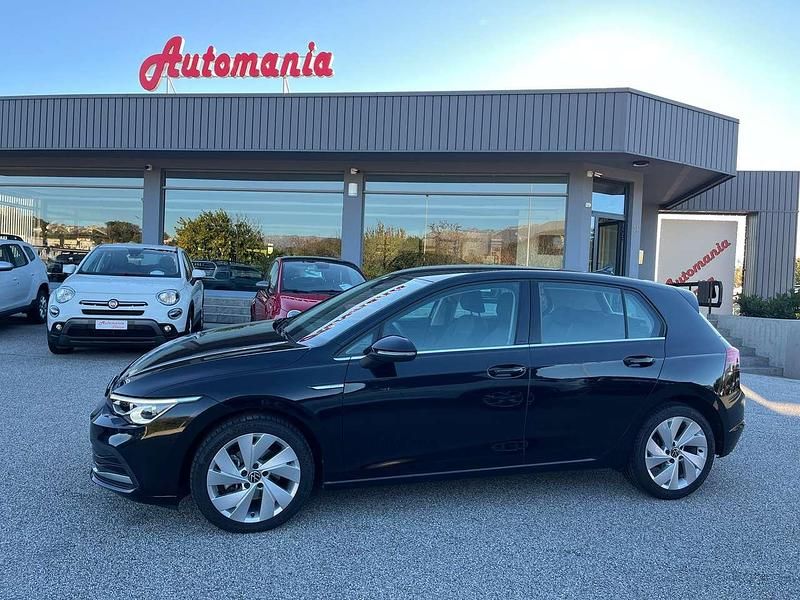 Nero Usata 2021 VW Golf VIII Style Tre volumi | 23.800 € (Buon prezzo) - Immagine 1/4