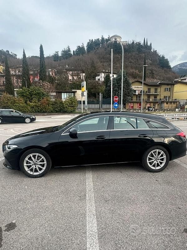Usata Mercedes CLA200 150 CV (110 kW) 2020 Nero Station wagon