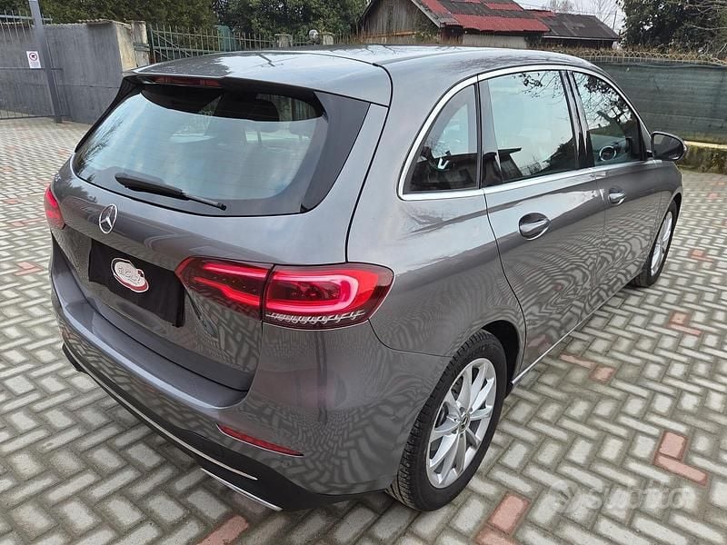 Usata Mercedes B180 Premium 136 CV (100 kW) 2019 Grigio Monovolume