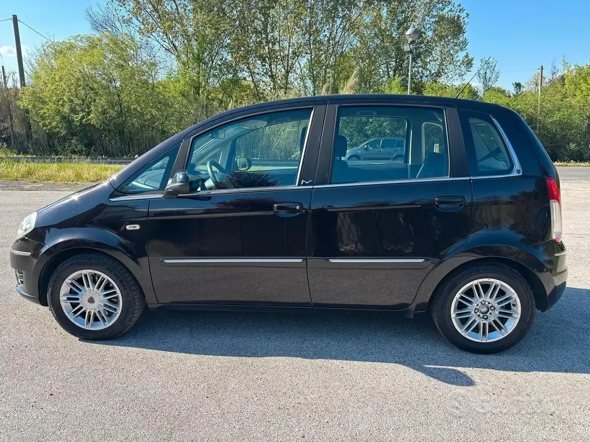 Usata Lancia Musa S 95 CV (69 kW) 2012 Nero Monovolume