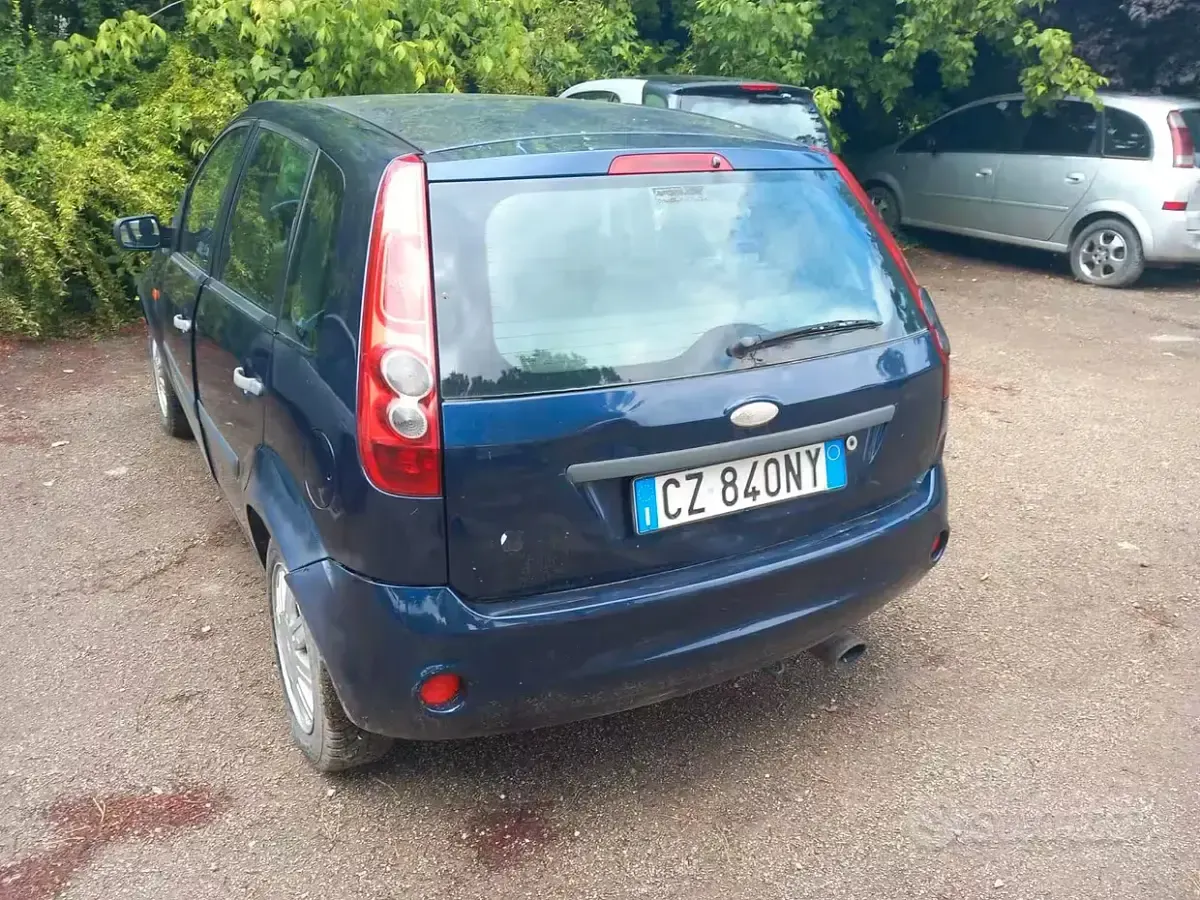 Usata Ford Fiesta 68 CV (50 kW) 2006 Bluazzurro Utilitaria
