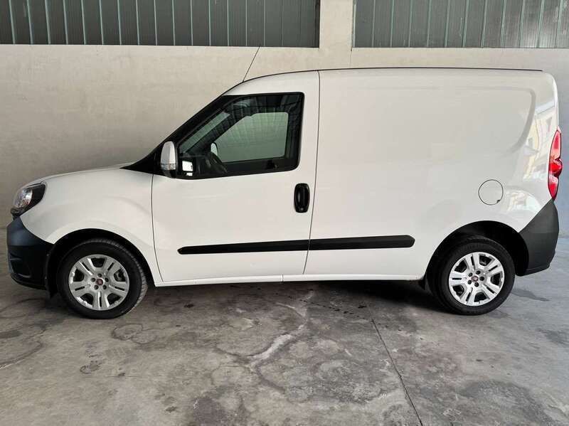 Usata Fiat Doblò 95 CV (69 kW) 2021 Bianco Monovolume