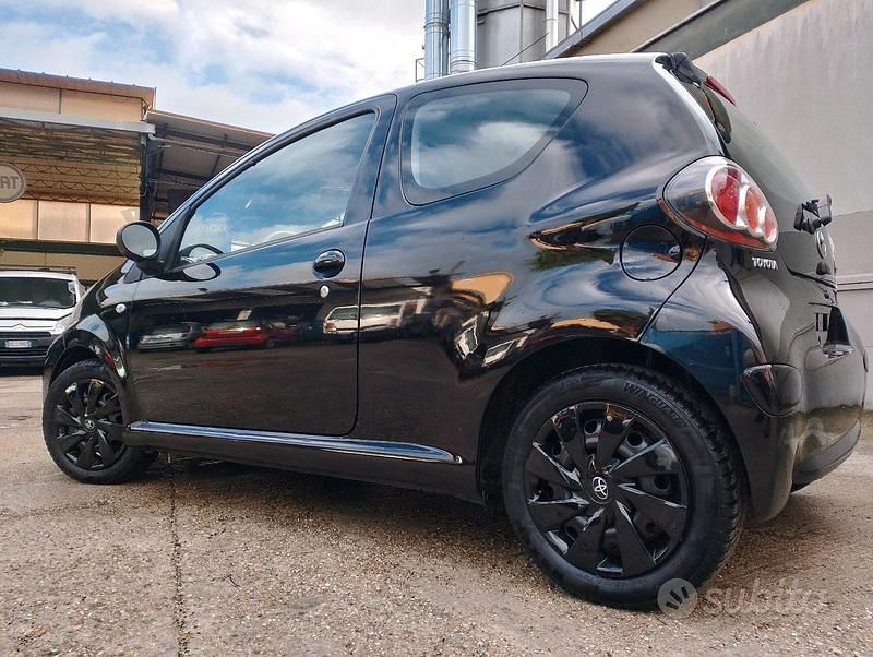 Usata Toyota Aygo 69 CV (50 kW) 2013 Nero Utilitaria