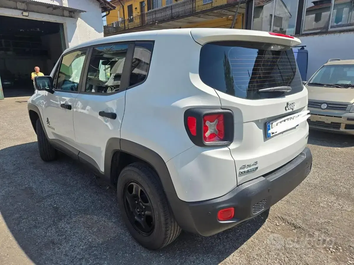 Usata Jeep Renegade Sport 120 CV (88 kW) 2015 Bianco SUV