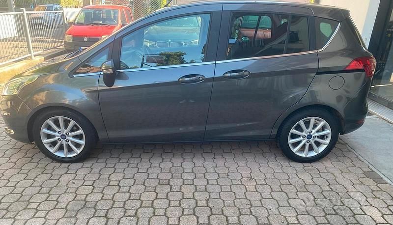 Usata Ford B-MAX Titanium 95 CV (69 kW) 2016 Grigio Monovolume