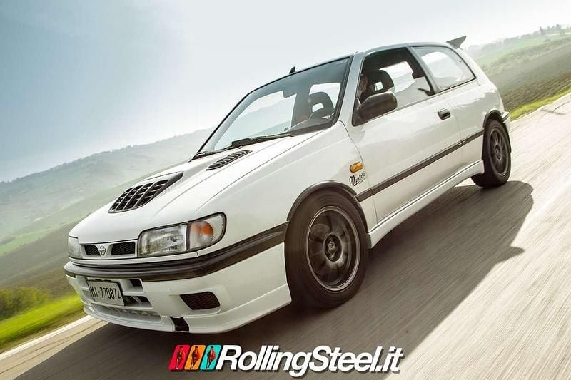 Usata Nissan Sunny 220 CV (161 kW) 1992 Bianco Berlina
