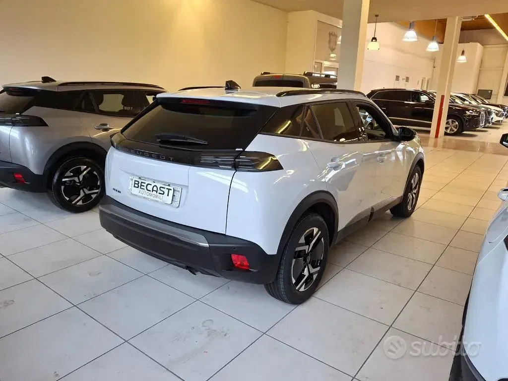 Usata Peugeot 2008 Allure 101 CV (74 kW) 2024 Bianco perlato SUV