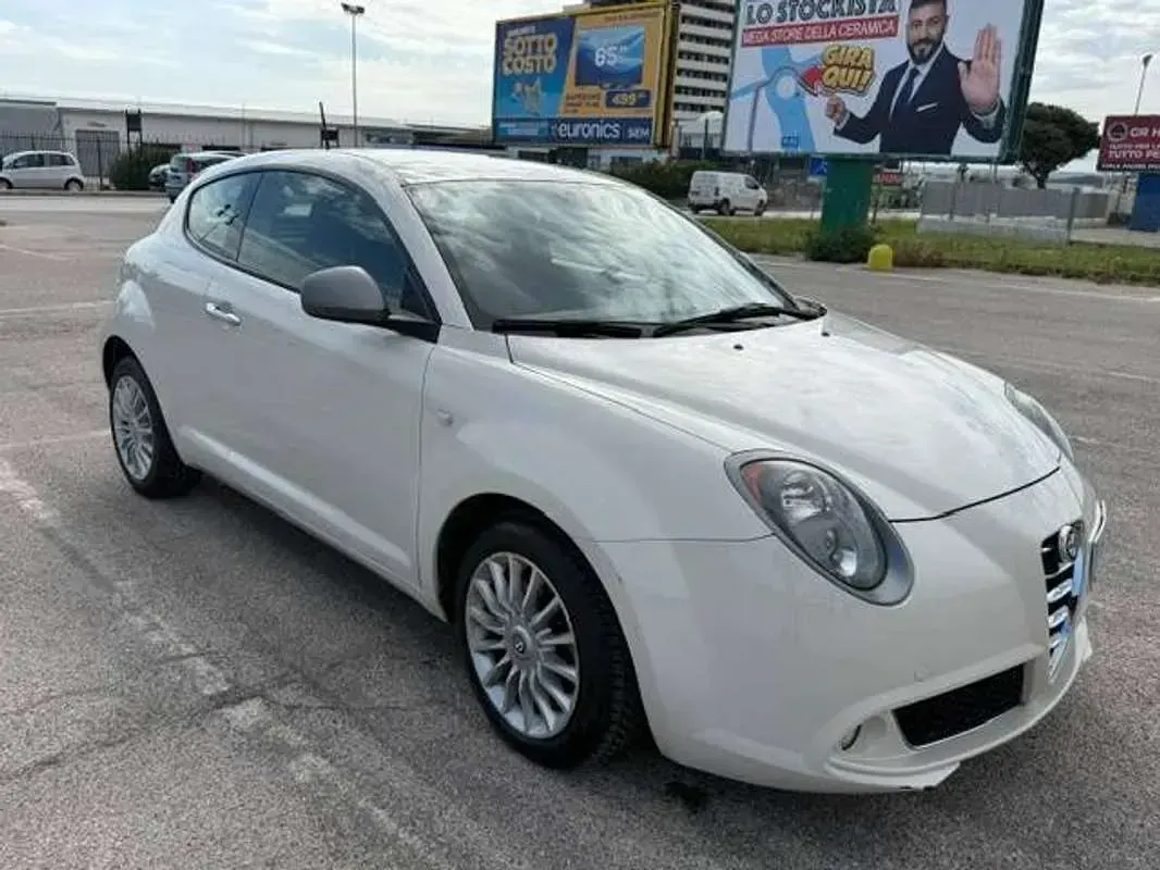 Usata Alfa Romeo MiTo 84 CV (61 kW) 2015 Bianco Utilitaria