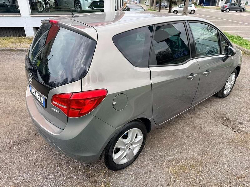 Usata Opel Meriva 120 CV (88 kW) 2016 Grigio minerale chiaro Monovolume