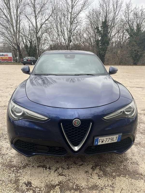 Usata Alfa Romeo Stelvio Executive 209 CV (153 kW) 2019 Blu/azzurro SUV
