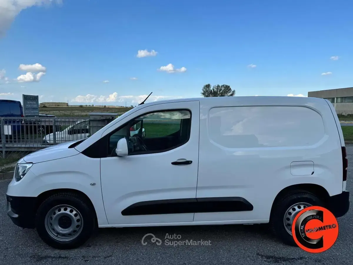Usata Opel Combo 102 CV (75 kW) 2019 Bianco pastello Monovolume