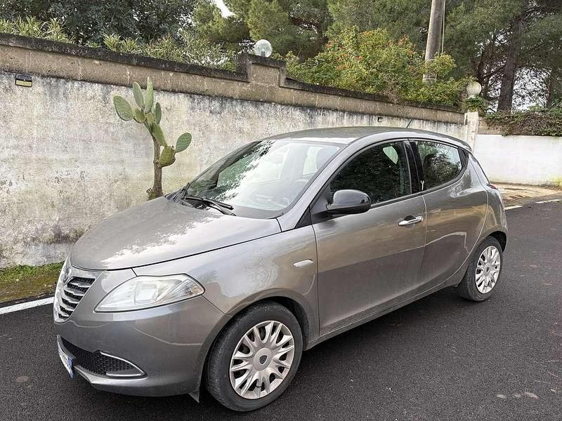 Usata Lancia Ypsilon Silver 86 CV (63 kW) 2011 Grigio Utilitaria