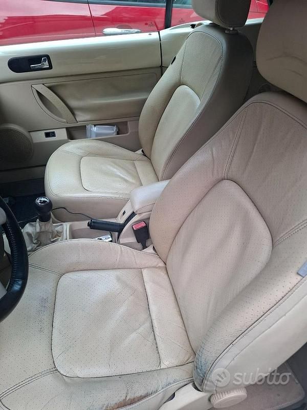 Usata VW New Beetle 101 CV (74 kW) 2007 Bianco Utilitaria