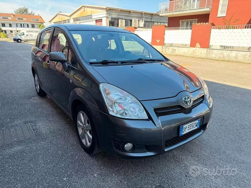 Usata Toyota Corolla Verso 129 CV (94 kW) 2008 Grigio Monovolume