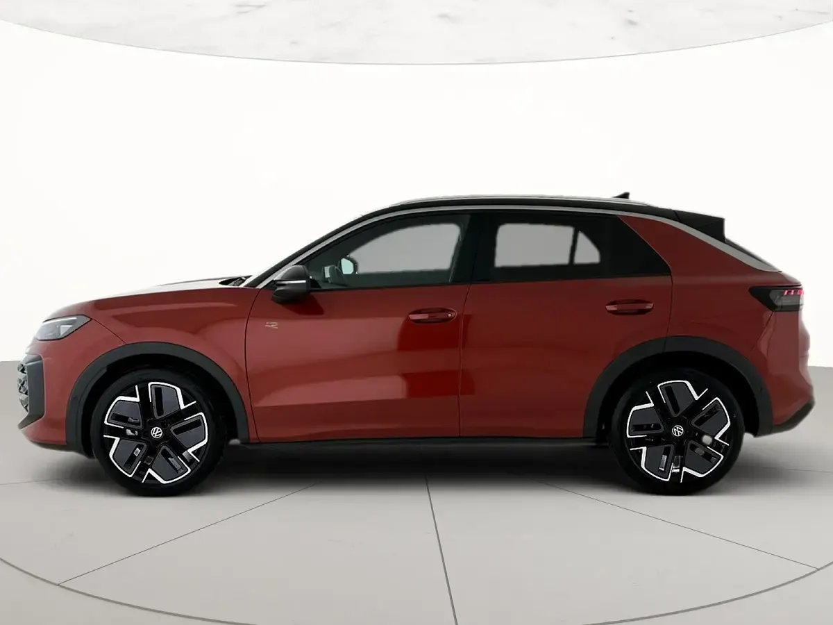 Nuova VW T-Roc R-line 150 CV (110 kW) 2026 Flame red metallizzato nero SUV
