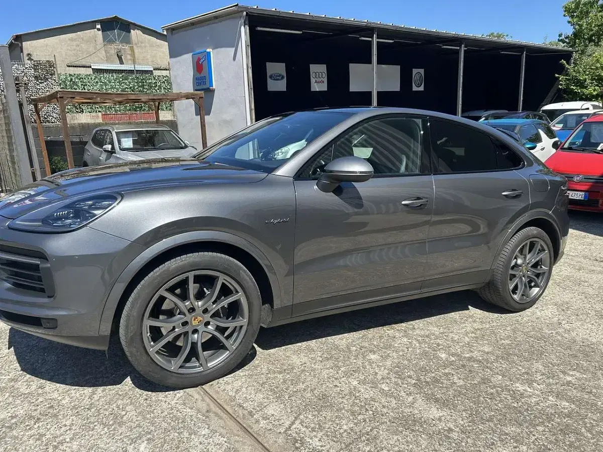 Usata Porsche Cayenne Coupe 340 CV (250 kW) 2021 Grigio Coupé