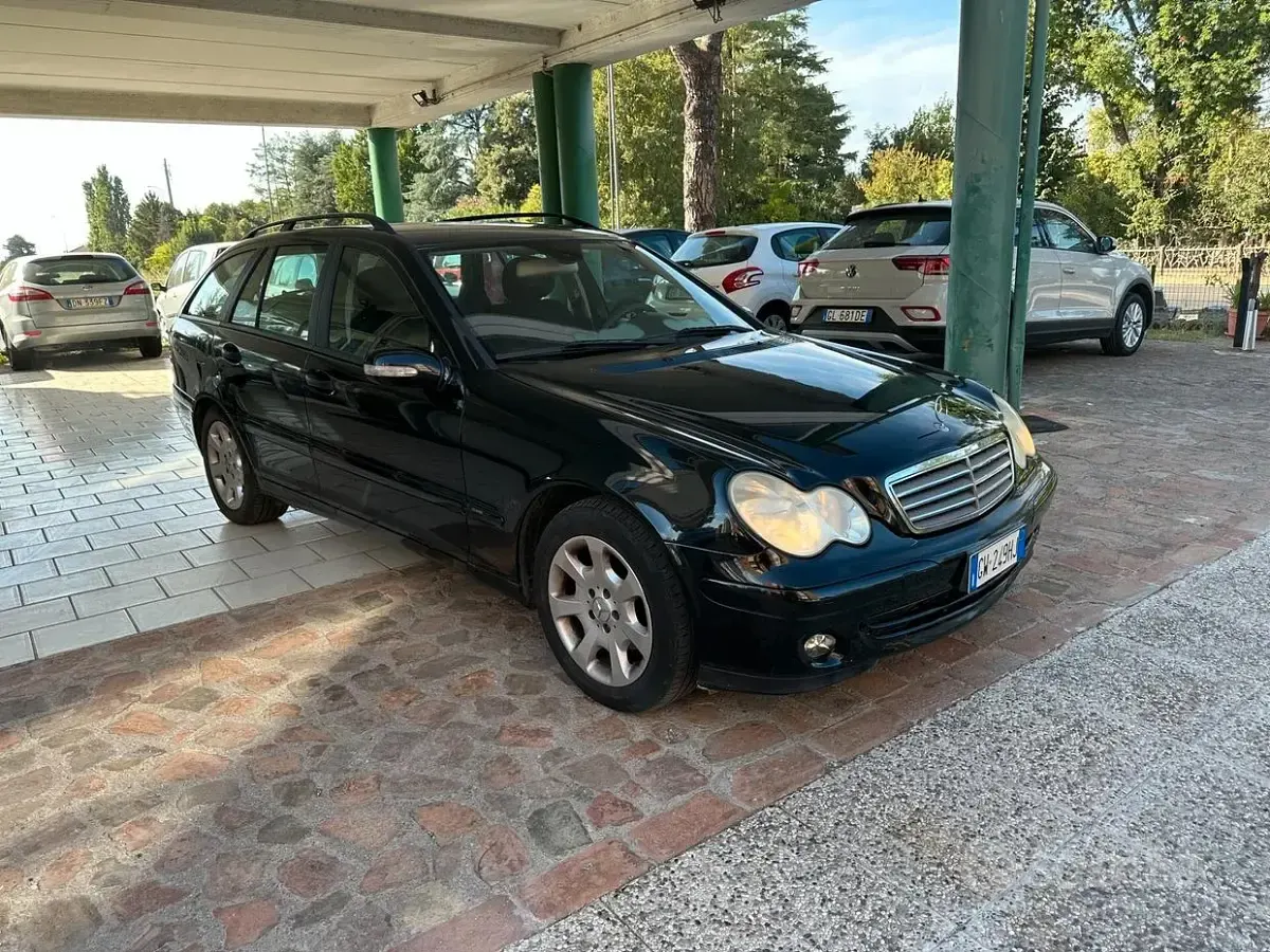 Usata Mercedes C200 122 CV (89 kW) 2006 Nero Station wagon