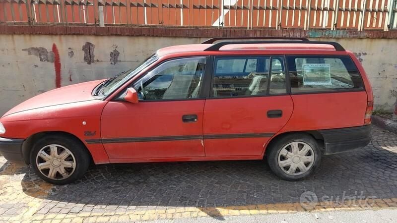 Usata Opel Astra 60 CV (44 kW) 1992 Rosso Station wagon