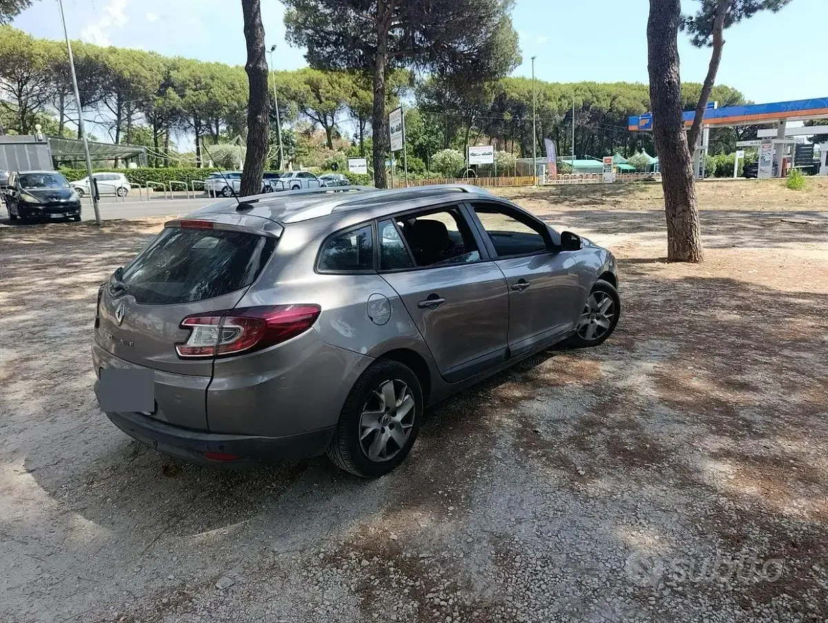 Usata Renault Mégane GrandTour 110 CV (80 kW) 2012 Grigio Station wagon