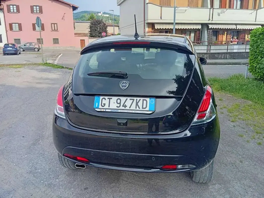 Usata Lancia Ypsilon 69 CV (50 kW) 2024 Nero Utilitaria