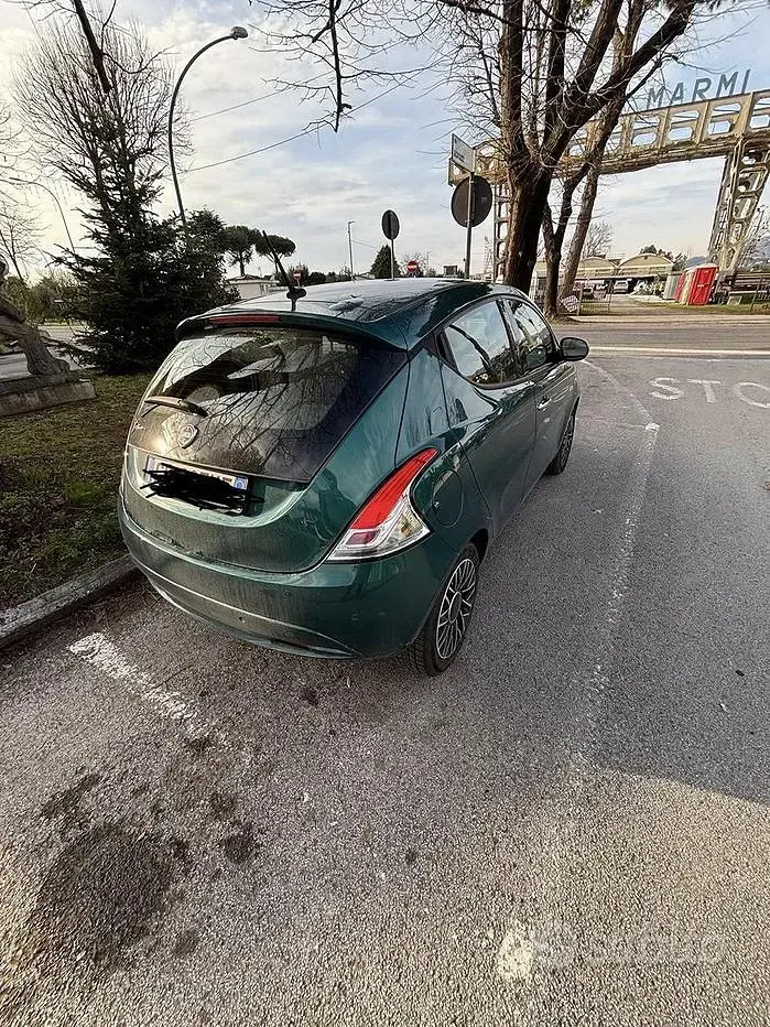 Usata Lancia Ypsilon 60 CV (44 kW) 2020 Verde Utilitaria