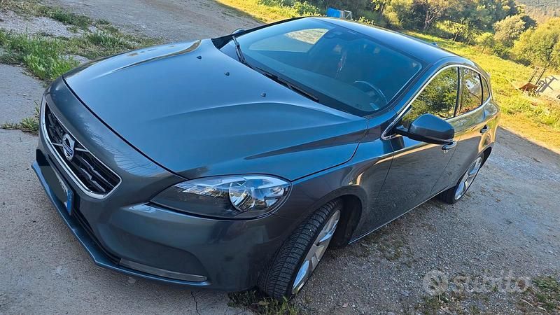 Usata Volvo V40 150 CV (110 kW) 2013 Grigio Berlina
