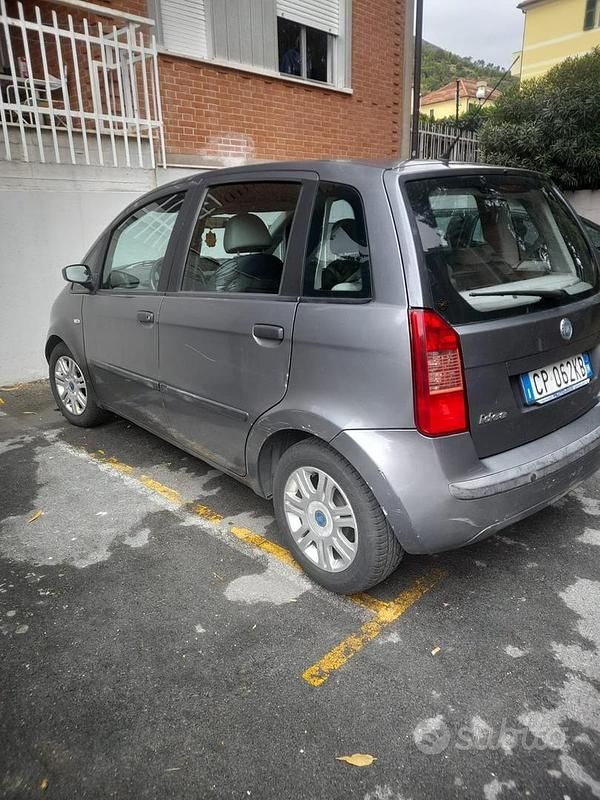 Grigio Usata 2005 Fiat Idea Emotion Monovolume | 1190 € (Ottimo prezzo) - Immagine 1/4