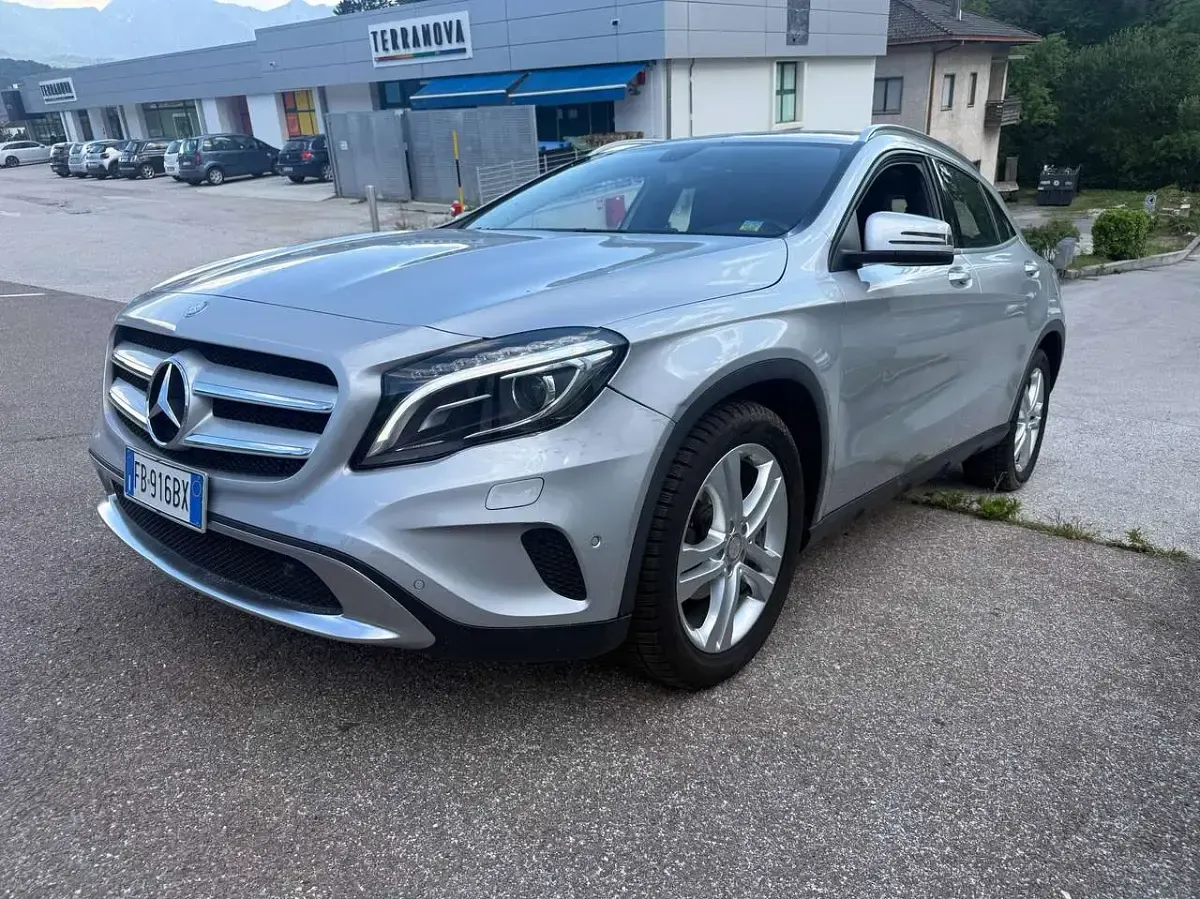 Usata Mercedes GLA200 136 CV (100 kW) 2015 Argento SUV