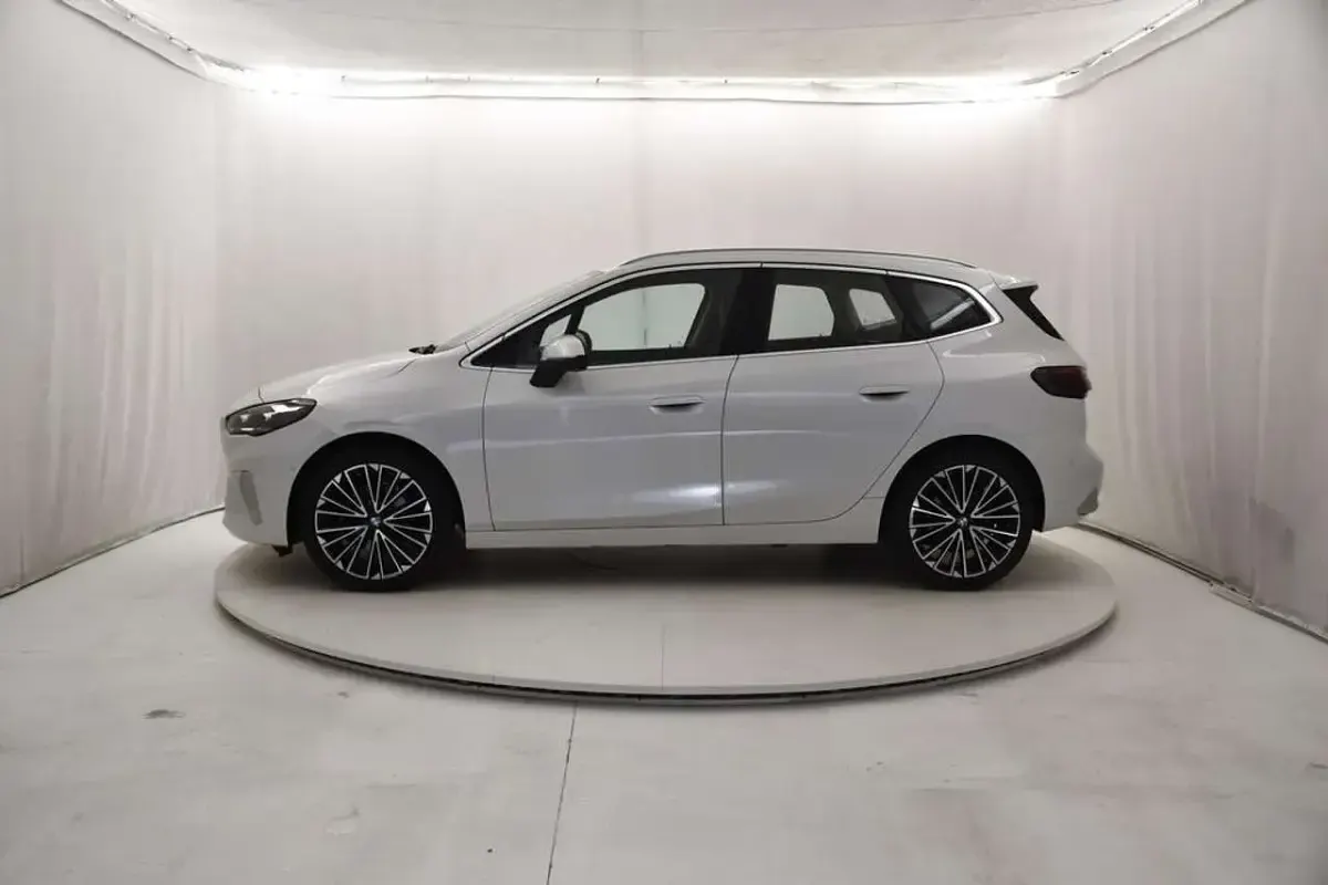Usata BMW 220 Active Tourer Luxury Line 170 CV (125 kW) 2022 Mineral white Monovolume